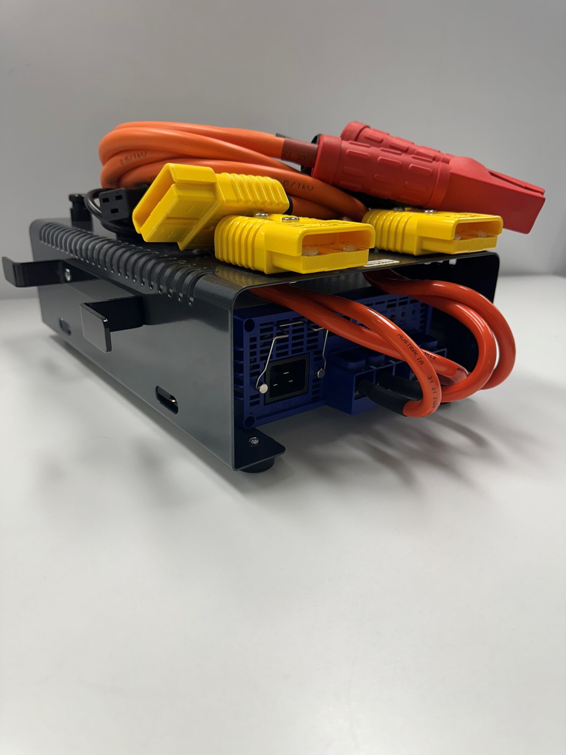BCD-12120B 12 Volt 120 amp Charger / Power Supply Includes 2 x 3 Metre charge Cables